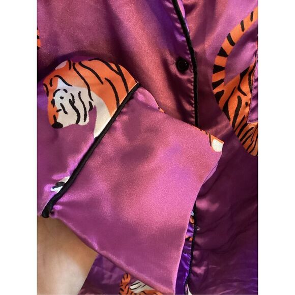 Nasty Gal Satin Purple Tiger Pajama PJ Top Sz 4 Button Up - Picture 4 of 8